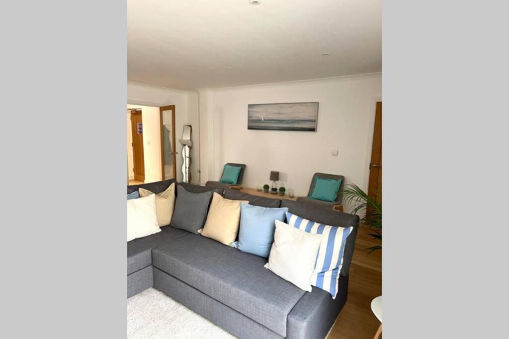 Luna Beach - Luxury Carbis Bay Apartment + Parking المظهر الخارجي الصورة